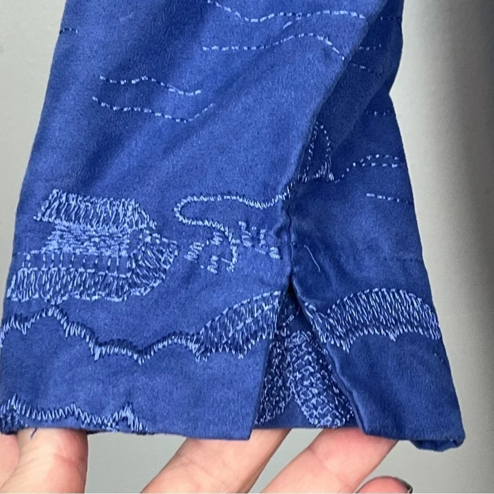 Chico’s blue Asian landscape embroidered button front tunic length shirt, medium